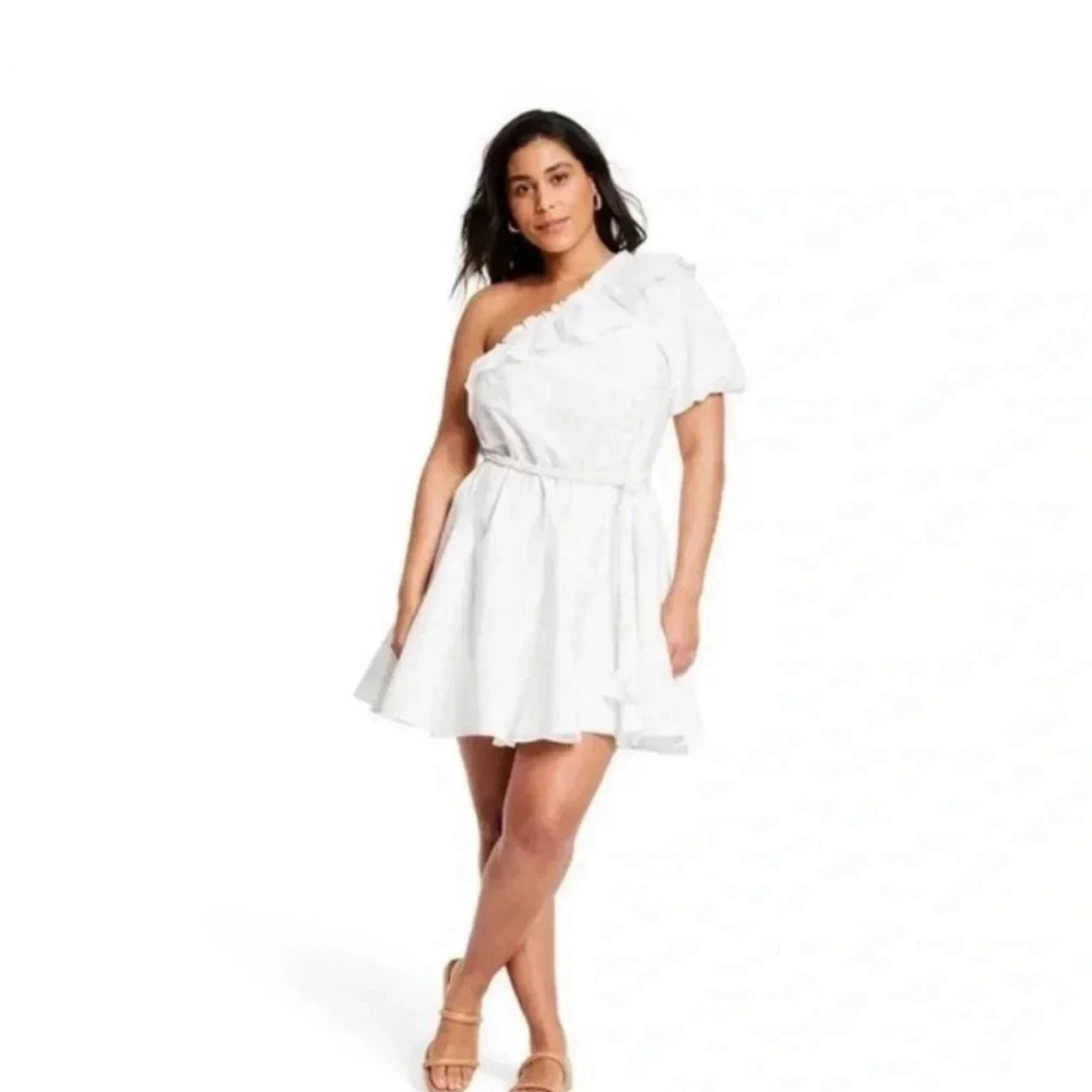 White One-Shoulder Dress